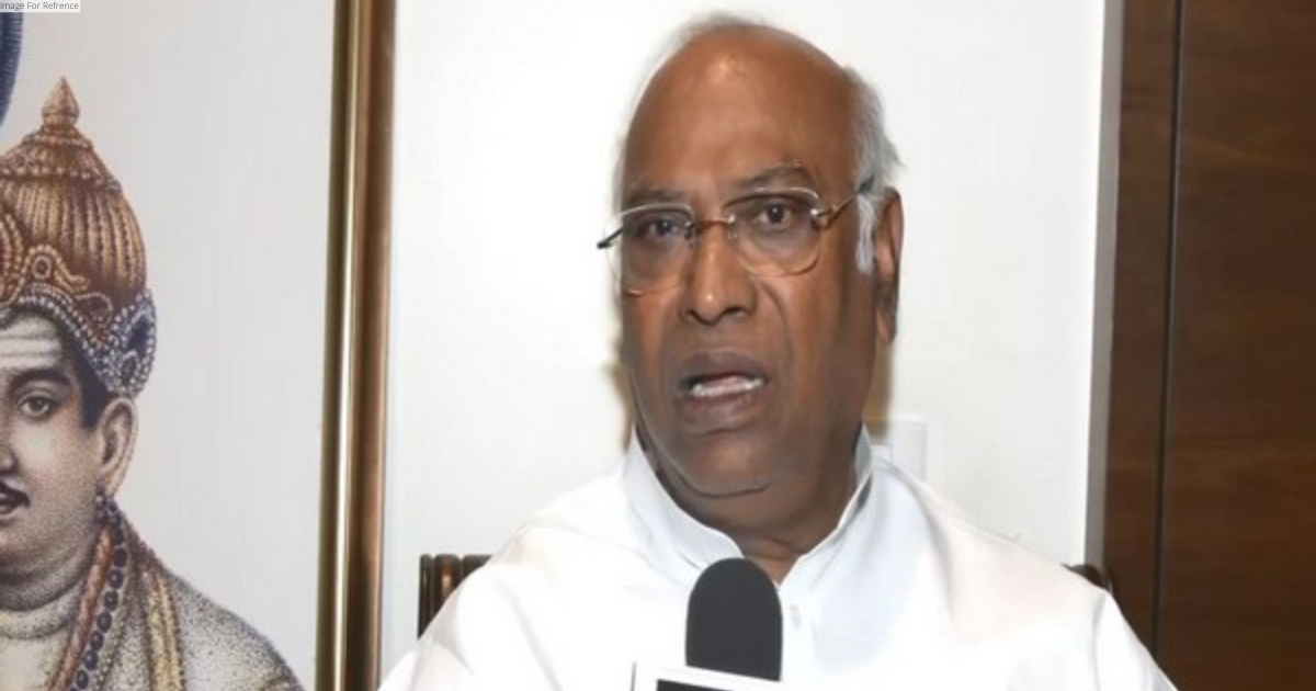 This is the end of democracy, says LoP Mallikarjun Kharge after BJP attacks Rahul Gandhi's remarks in UK